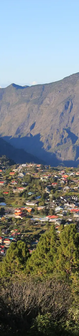 Lever de soleil dans les montagnes.